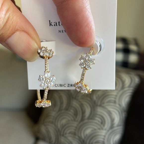 Kate Spade NIP Gold Flower Hoops - Picture 2 of 3